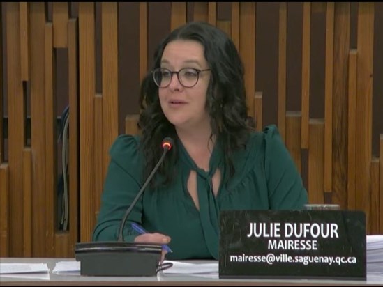 Julie Dufour visée par 3 constats d'infraction du DGEQ