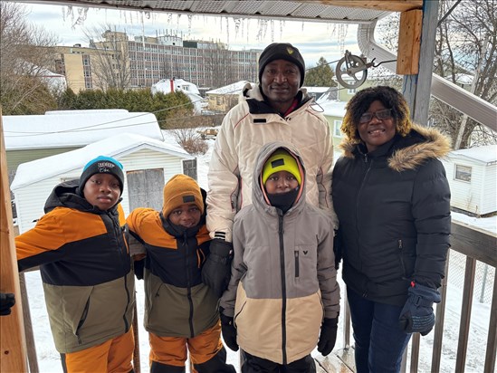 Un premier hiver jeannois pour une famille camerounaise